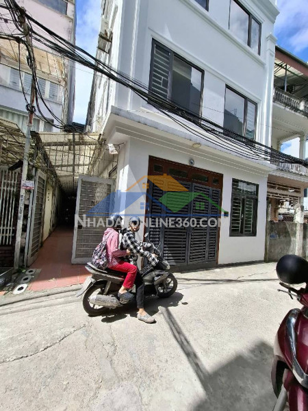 Bán nhà bát khối 45m, 4 tầng, 1 tum. chỉ nhỉnh 8 tỷ. ô tô, lô góc cực thoáng.