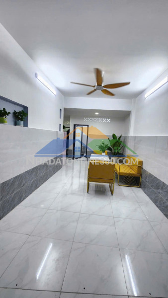 Cần bán nhà phố quận 7 sổ riêng không thiết kế giá rẻ