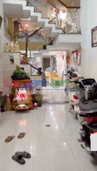 Nhà mới 4 tầng hxh tới nhà hưng phú p10q8 full nội thất cao cấp. giá: 6.7 tỷ