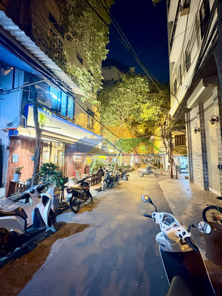 Bán nhà đường 8/3. 35/38m2. 5 tầng. mặt tiền 3.7m. giá 8.2 tỷ...