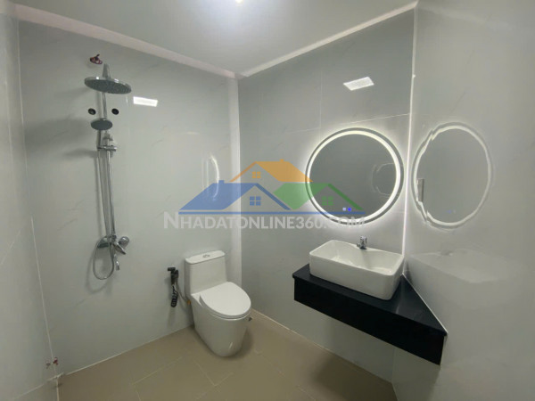 Căn góc hai mặt tiền thoáng đẹp ngay trung tâm nha trang