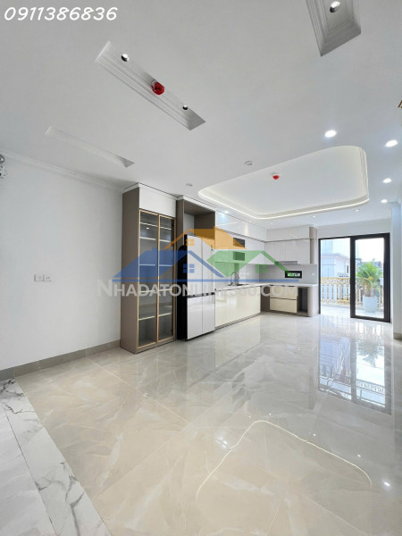 Ô tô phân lô nhà đẹp trần quốc hoàn 40/45m 7t thang máy, hơn 21 tỷ trung tâm cầu giấy