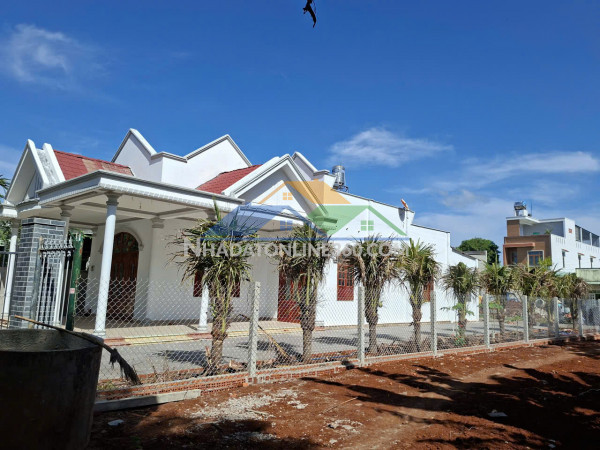 Kẹt tiền hạ giá lô đất 2 mặt tiền đang kinh doanh trên đường ql 51