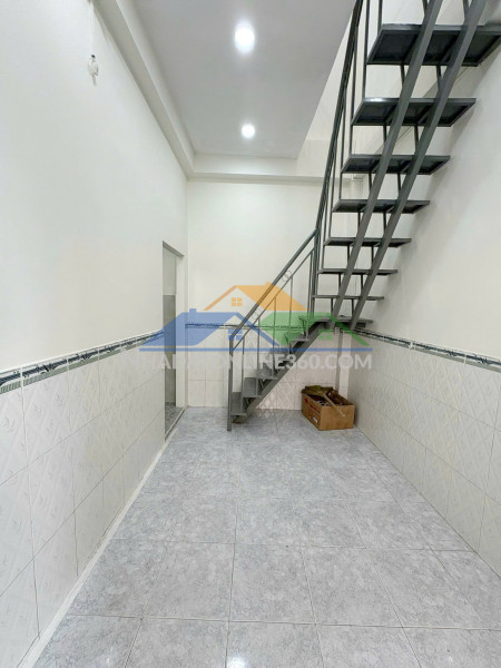 Nhà nhỏ 2 tầng hẻm 1225 phạm thế hiển p5q8 . giá: 2.38 tỷ