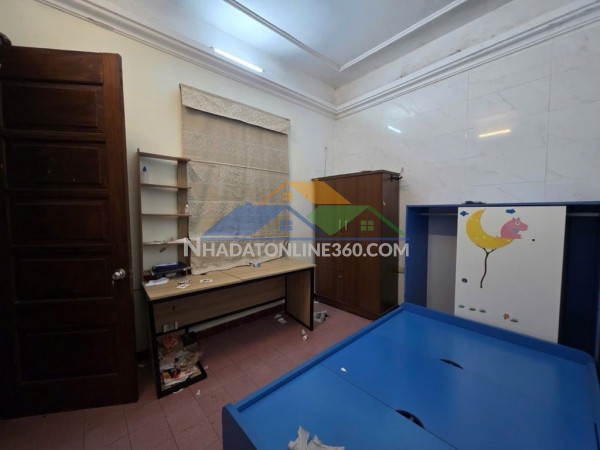 Bán đất tặng nhà 3 tầng ngọc thụy -dân xây- oto đỗ cổng- 100m mặt tiền rôgj 11,x tỷ(tl)