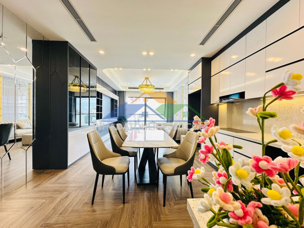 Nhà mới full nội thât ô tô đỗ cửa nguyễn văn linh 58m2 x 5 tầng15.5 tỷ long biên- hà nội.