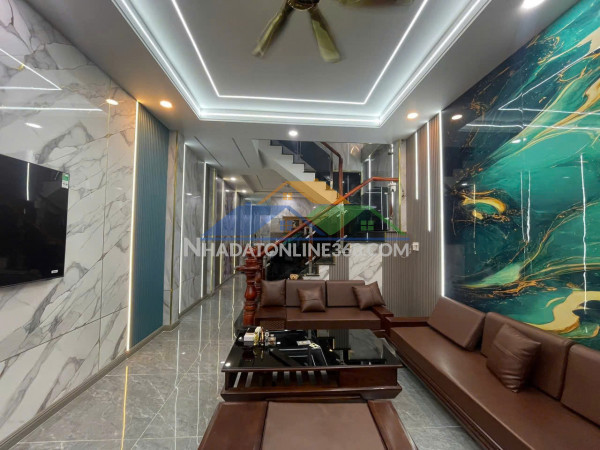 Bán nhà 2 tầng trung tâm dĩ an,shr đường xe hơi,tặng full nội thất,gần chợ