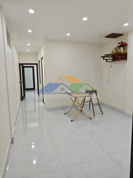 Cho thuê nhà tập thể tầng 1 nguyễn khuyến, 60m², 2 phòng ngủ, 1 vệ sinh, 8 triệu