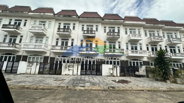 Cho thuê nhà 3 tầng,ô tô đỗ cửa thoải mái, giá chỉ 4,5tr ngõ...