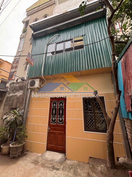 Cho thuê nhà nguyên căn 2 tầng tại phố hồng mai, quận hai bà trưng, hn