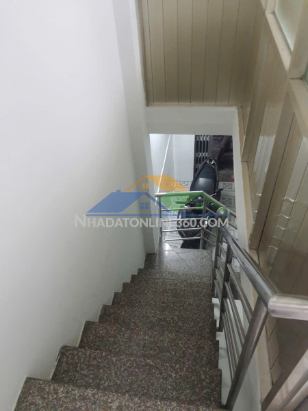 Nhà 2 tầng nở hậu hẻm bình đông p15 q8. giá 1,7 tỷ tl