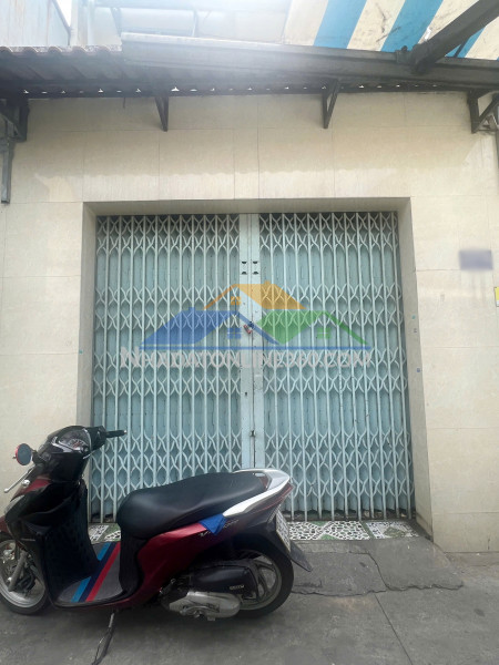 Nhà góc 2 tầng mặt tiền chợ ba đình p.chánh hưng (p10q8). giá: 3 tỷ 50 triệu