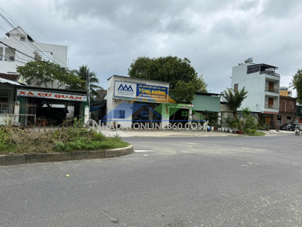 Chỉ tính bằng giá đất tặng mặt bằng kinh doanh và 4 nhà trọ căn góc 2 mặt tiền đường rộng gần biển