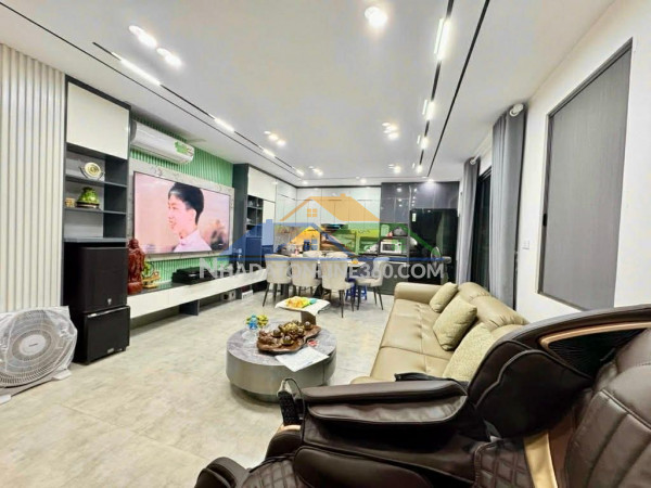 Nhà đẹp ngọc lâm, gara, 7 tầng thang máy, mặt tiền 9m, ngõ nông, gần ôtô tránh