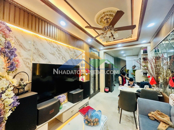 Lô góc siêu thoáng sáng - ô tô đỗ chân cầu thang- khu dân trí cao - vĩnh phúc 110 m, 3pn,nhỉnh 6 tỷ