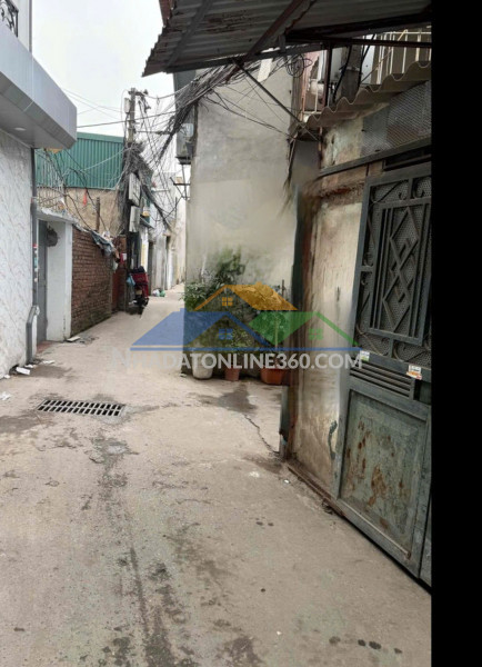 Cho thuê nhà ngõ tân khai, diện tích 30m² + gác xép 20m² + sân...