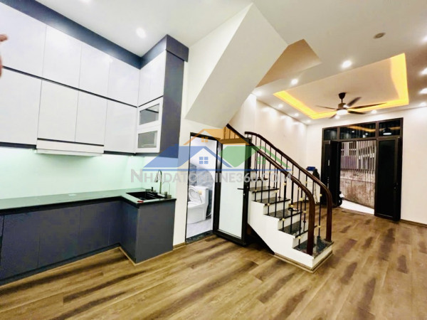 Bán nhà thông phong gần phố – nhà đẹp trung tâm – đầy đủ tiện ích