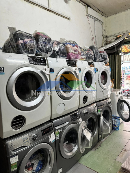 Sang nhượng tiệm giặt tại 447 đoàn văn bơ, phường 13, quận 4.