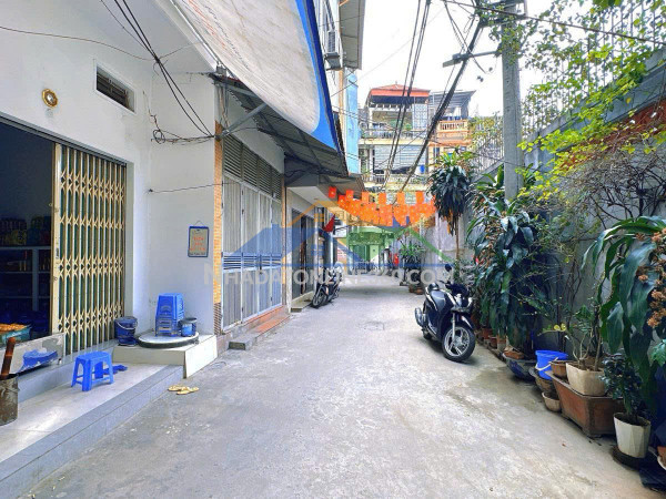 Đường láng - trước nhà rộng - kd nhỏ - dt 42m2 4 tầng mặt tiền 3.6m giá 9.5 tỷ