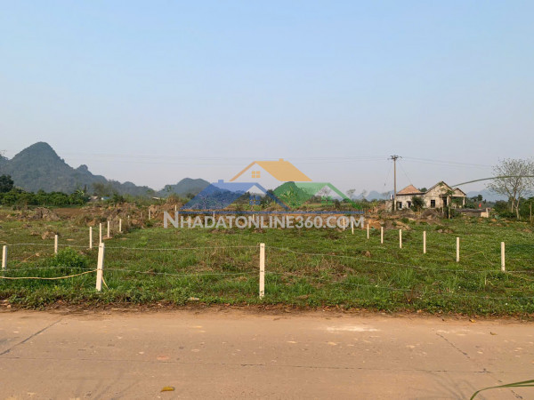 Cho thuê nhà mặt tiền đường d11, vị trí trung tâm kdc thuận...