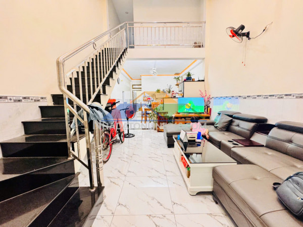 Bán nhà 2 tầng trung tâm dĩ an,shr đường xe hơi,gần chợ xóm vắng