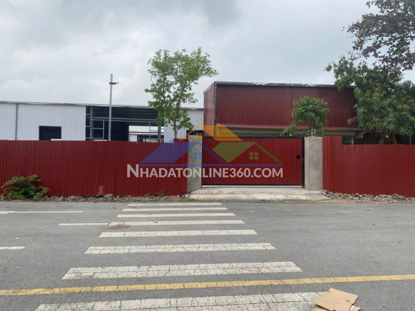 Nhà mình cần cho thuê 1 căn hộ rộng khoảng 37m2 sân cổng rộng rãi ô tô đỗ tận cửa.