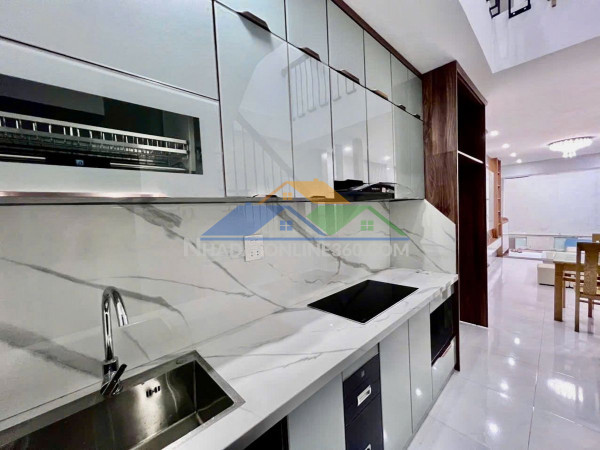 Bán nhà riêng trung tâm phú viên bồ đề 30m2 x 5 tầng 6.1 tỷ.long...