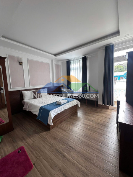 Cần bán khách sạn 3 sao quy mô lớn - mặt tiền đường xô viết...