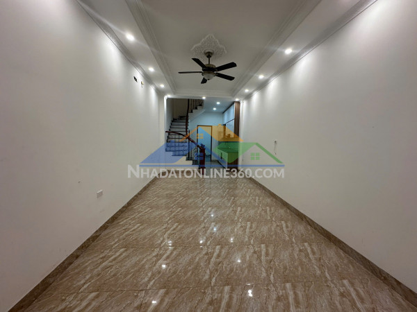 Bán nhà bát khối long biên dt 54m2 vài bước ra ô tô tránh thoáng mát ở sướng