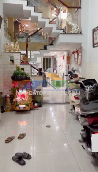 Nhà 4 tầng hxh đường hưng phú p10q8. giá: 6.7 tỷ bớt lộc