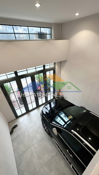 Nhà lửng,2 lầu, sân thượng mt bình đăng p6q8 thang máy 450kg