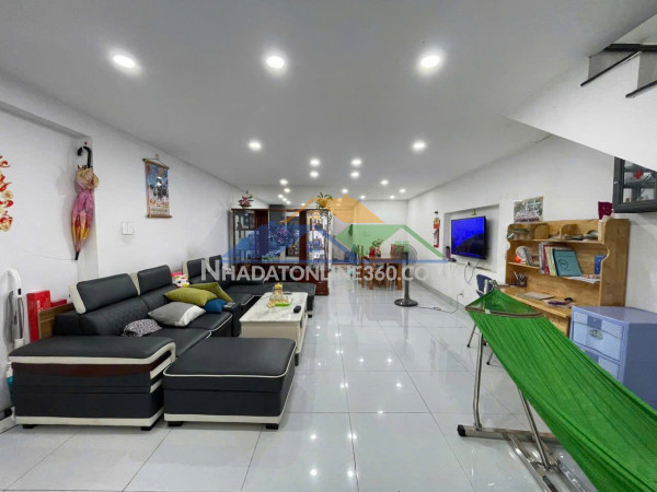 Nhà mặt tiền quận 9-106m2-sổ riêng-3tầng-gần chợ-khu nhộn nhịp-kinh doanh tốt-7,3tỷ