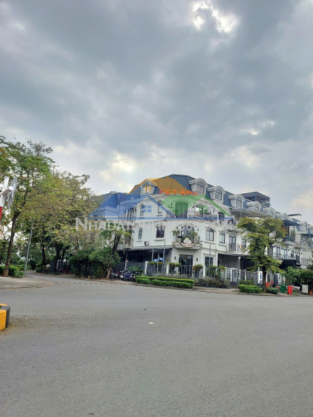 Ngộp bank bán gấp lô đất 240m biệt thự kdc nam long,d1 cạnh liên phường,phước long b