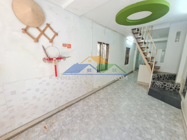 ♪ k thẳng thông 30m ra ông ích khiêm, gần đh spkt, 2 tầng cứng sạch, nhỉnh 2 tỷ