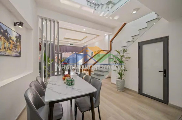 ♥ sát võ văn kiệt, bãi tắm mỹ khê, 83m2, 2 tầng hiện đại, thoáng sáng, sang trọng