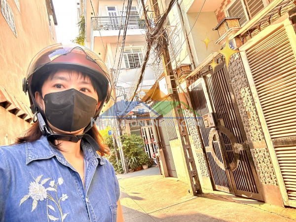 Bán nhà cách 30m ra mt bến vân đồn- đi lại thuận tiện- lưu thông q8, q1 chỉ 2 phút- gần trường đh nguyễn tất thành.