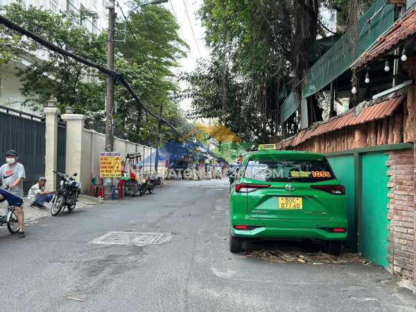 Bán nhà 7 tầng đẹp hẻm 656 quang trung ngang 6m có hầm t.máy ở ngay gần chợ 24 tỷ.