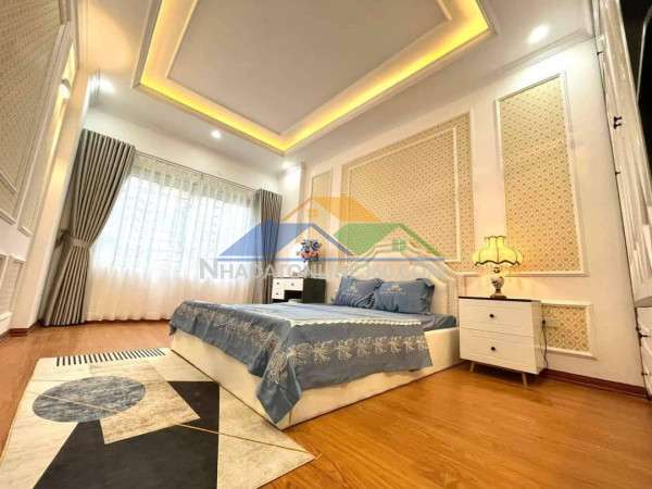 Bán gấp giá rẻ căn hộ phạm ngọc thạch 48m, tầng 4, mặt tiền 4m, 2.3 tỷ đống đa.