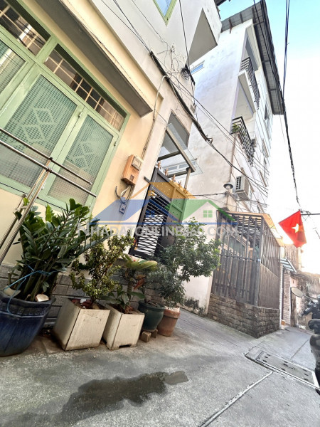 Bán nhà căn góc đ. xóm chiếu - vài bước chân ra mt xe hơi- lưu thông tôn thất thuyết- nguyễn tất thành.