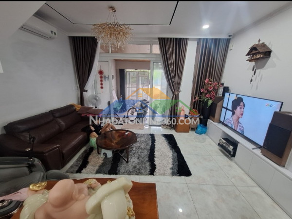 Bán nhà mặt phố đường tự do, q.9, thủ đức, tp hcm. dt 90m2, 3 tầng, 4pn, 4wc, sổ hồng. giá 9,05 tỷ