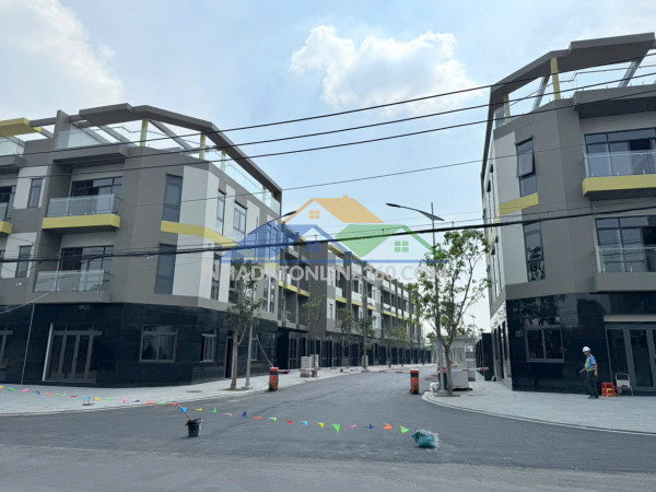 Hot !!! sở hữu ngay căn nhà phố mặt tiền đẹp - giá tốt - vị trí đắc địa tại đường bình thung, phường đông hoà