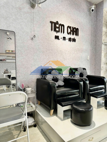 Có việc gia đình nên e cần sang quán nail gội, mặt bằng trung tâm, đường ăn uống, gần cầu rồng.