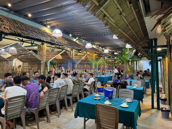 Sang nhanh 400tr mb 25tr 700m2 quy mô 10 phòng vip 45 bàn sân vườn