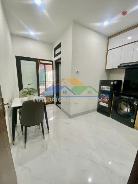 Cho thuê ccmn 2 ngủ đẹp thoáng sáng ban công ngõ 113 thái thịnh,...