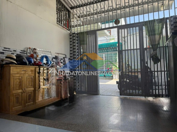 Bán nhà 3 tầng đường 109,  phước long b, q.9, hồ chí minh, diện tích 96m2, giá 8,45  tỷ, sổ hồng. liên hệ 0933125879.