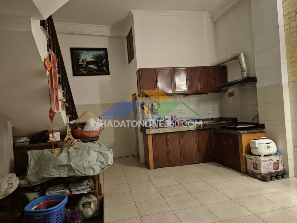 Bán nhà đê trần khát chân 34m2. 4 tầng. mặt tiền 4.5m. giá 8.35 tỷ hai bà trưng hà nội