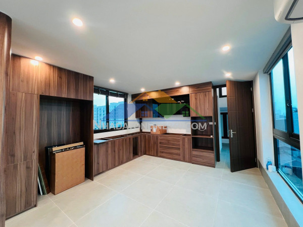 Bán tòa văn phòng nguyễn khang, 75m2, 8 tầng 1 hầm thang máy mới đẹp, mặt tiền 4.5m, chỉ 34.8 tỷ, ô tô tránh