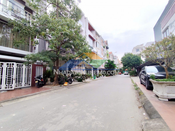 Nhà phân lô 193 văn cao - 70m 4 tầng - đường 12m - mặt tiền 4.5m...