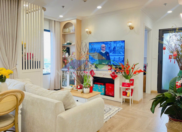 Chính chủ bán nhanh căn 2pn+, dt 64m2, nội thất đẹp, tầng trung, giá 5tỷ tại vin smart city