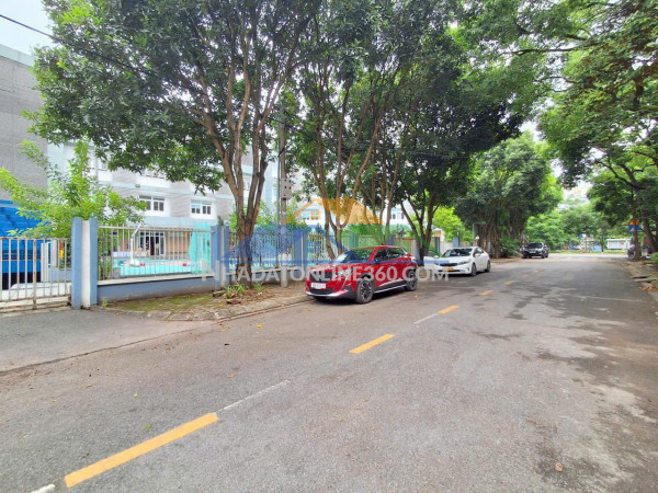 Bán biệt thự sân vườn nội thất cao cấp sài đồng- long biên 159m2- nhỉnh 40 tỷ.